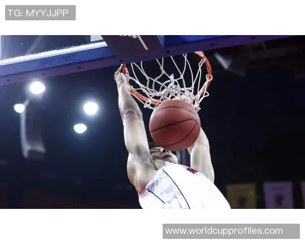 周鹏：从篮球场上的传奇到生活中的榜样，探寻他的奋斗与坚持之路