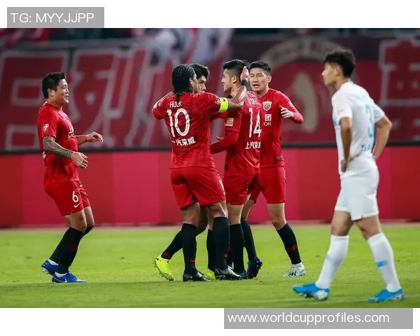 恒大与上港精彩对决回顾赛场瞬间重温与战术分析